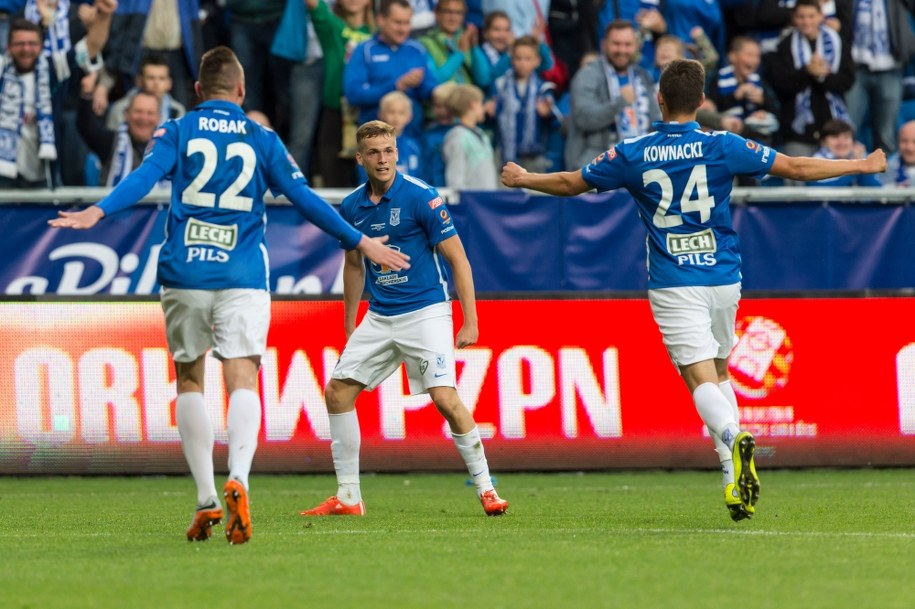 Marcin Robak, Tomasz Kędziora i Dawid Kownacki po golu dla Lecha //Bartosz Jankowski /PAP
