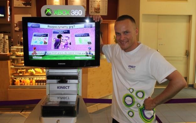 Marcin Urbaś zadowolony z gry w Kinect Sports /Informacja prasowa