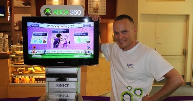 Marcin Urbaś zadowolony z gry w Kinect Sports /Informacja prasowa