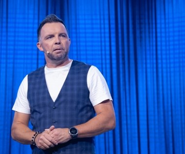 Marcin Wójcik: Od lat bawi miliony Polaków. Co wiemy o liderze kabaretu Ani Mru-Mru?