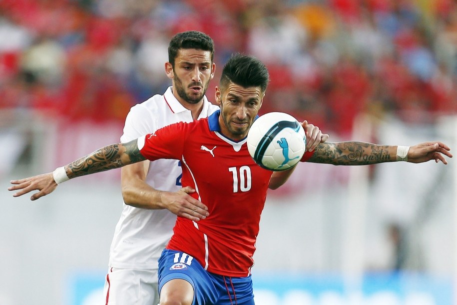 Marco Medel i Steven Birnbaum na boisku /MARIO RUIZ /PAP/EPA