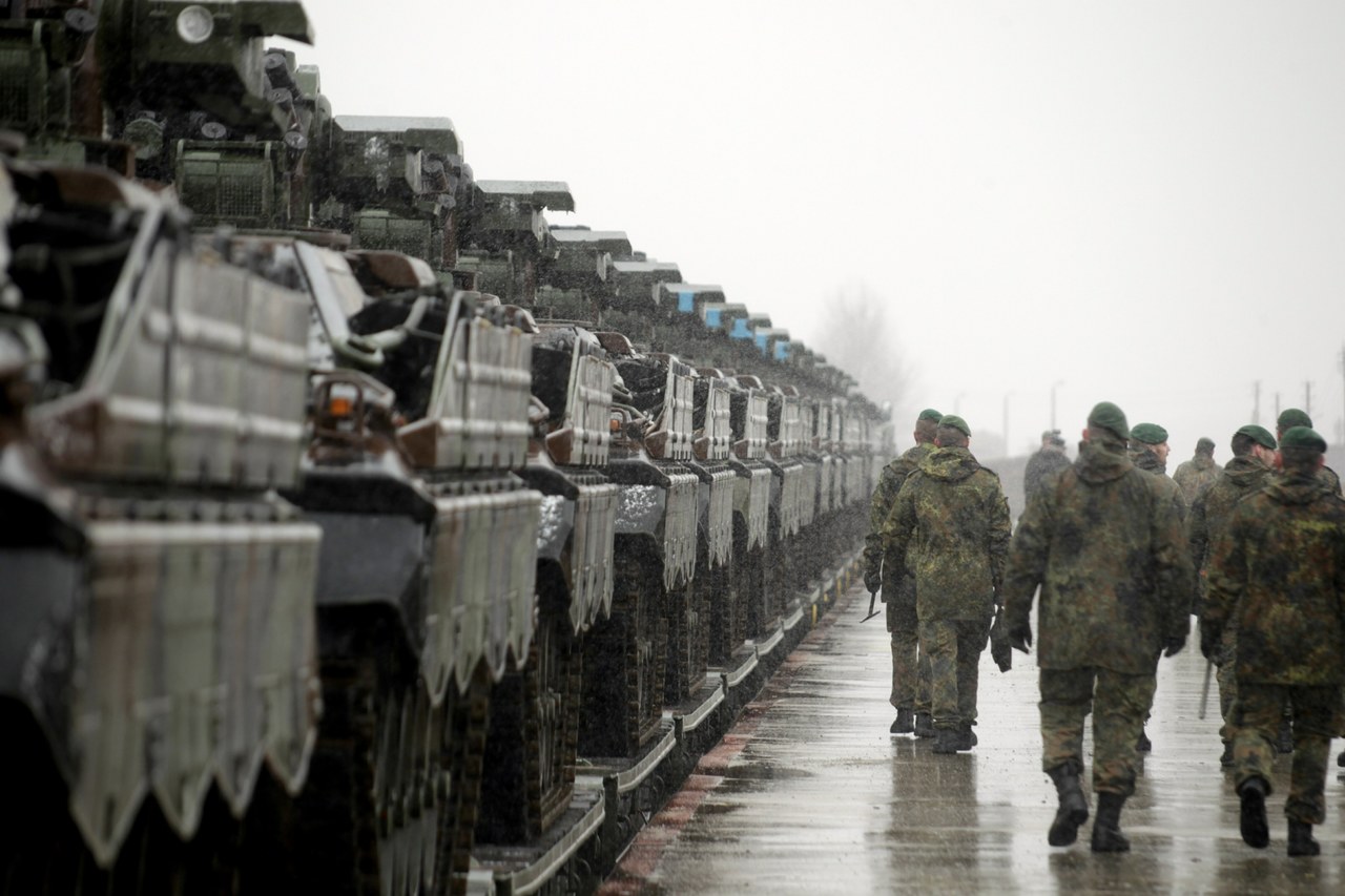Mardery, Bradleye i AXX-10. Pierwsze wojskowe pojazdy już w drodze na Ukrainę