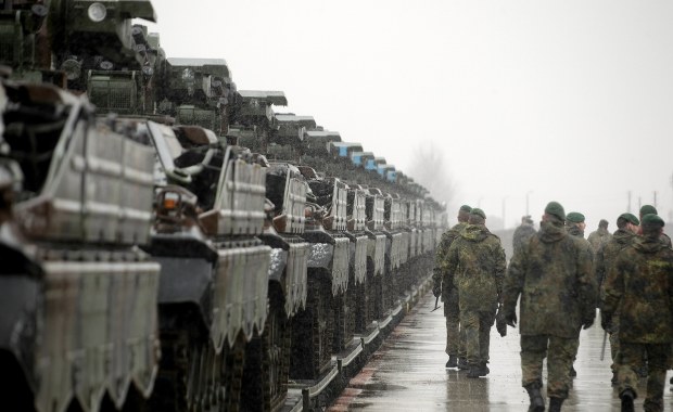 Mardery, Bradleye i AXX-10. Pierwsze wojskowe pojazdy już w drodze na Ukrainę