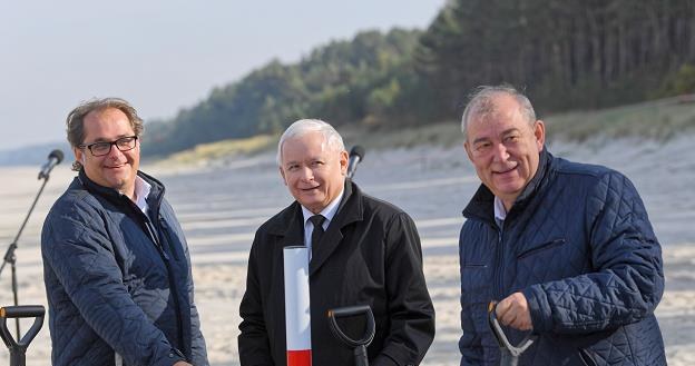 Marek Gróbarczyk (L), Jarosław Kaczyński (C) i kandydat na prezydenta Elbląga Jerzy Wilk (P) /PAP
