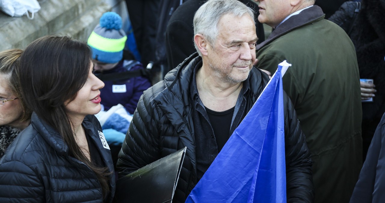 Marek Kondrat wraz z żoną chodzi na polityczne demonstracje /Beata Zawrzel /East News