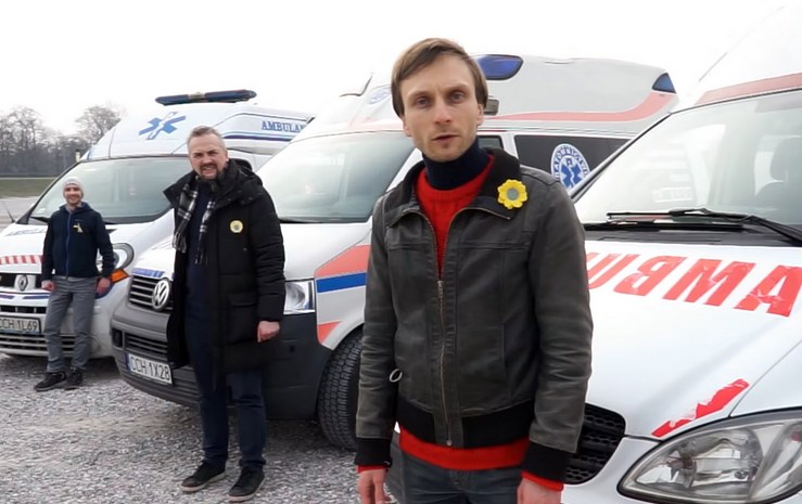 Marek Kossakowski wysyła ambulanse do Kijowa /Źródło: AIM