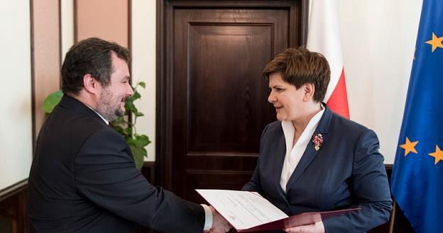 Marek Niechiał i Beata Szydło /fot. P. Tracz, źródło: www.uokik.gov.pl /PAP