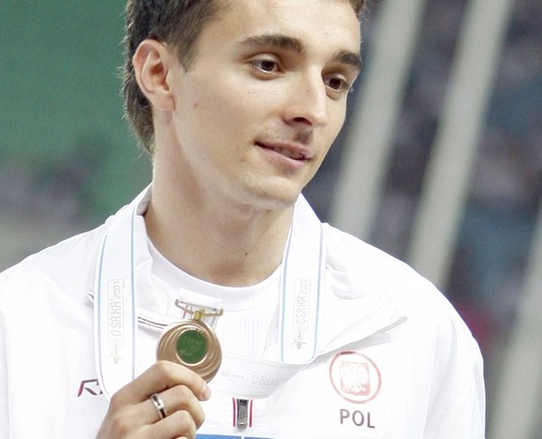 Marek Plawgo z medalem z Osaki /AFP