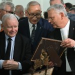 Marek Suski zaprezentował w Sejmie swoją wystawę. Wymowna reakcja prezesa PiS