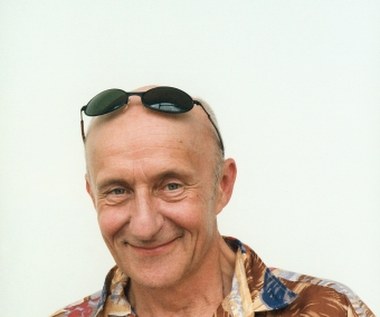 Marek Walczewski pojawił się też w kilku serialach, jak "Polskie drogi", a nawet "13 posterunku" i "Ekstradycji".

Jego ostatnią rolą filmową był występ w filmie Małgorzaty Szumowskiej "Ono". Za rolę ojca głównej bohaterki Ewy zdobył Złote Lwy na Festiwalu Polskich Filmów Fabularnych w Gdyni w 2004 roku.