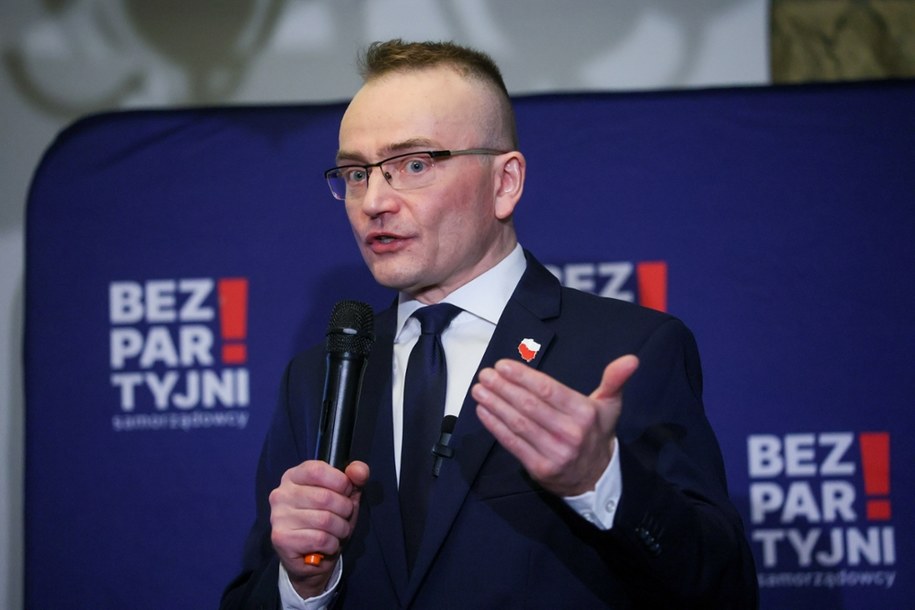 Marek Woch przemawia na konwencji Ogólnopolskiej Federacji "Bezpartyjni i Samorządowcy" /	Leszek Szymański   /PAP