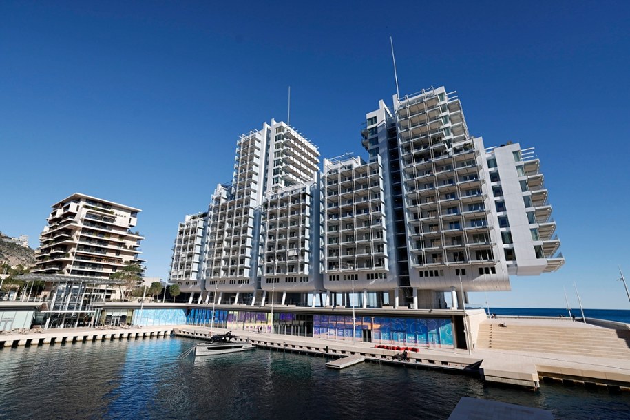 Mareterra to nowa dzielnica Monako, powstała na terenie odzyskanym z morza /SEBASTIEN NOGIER