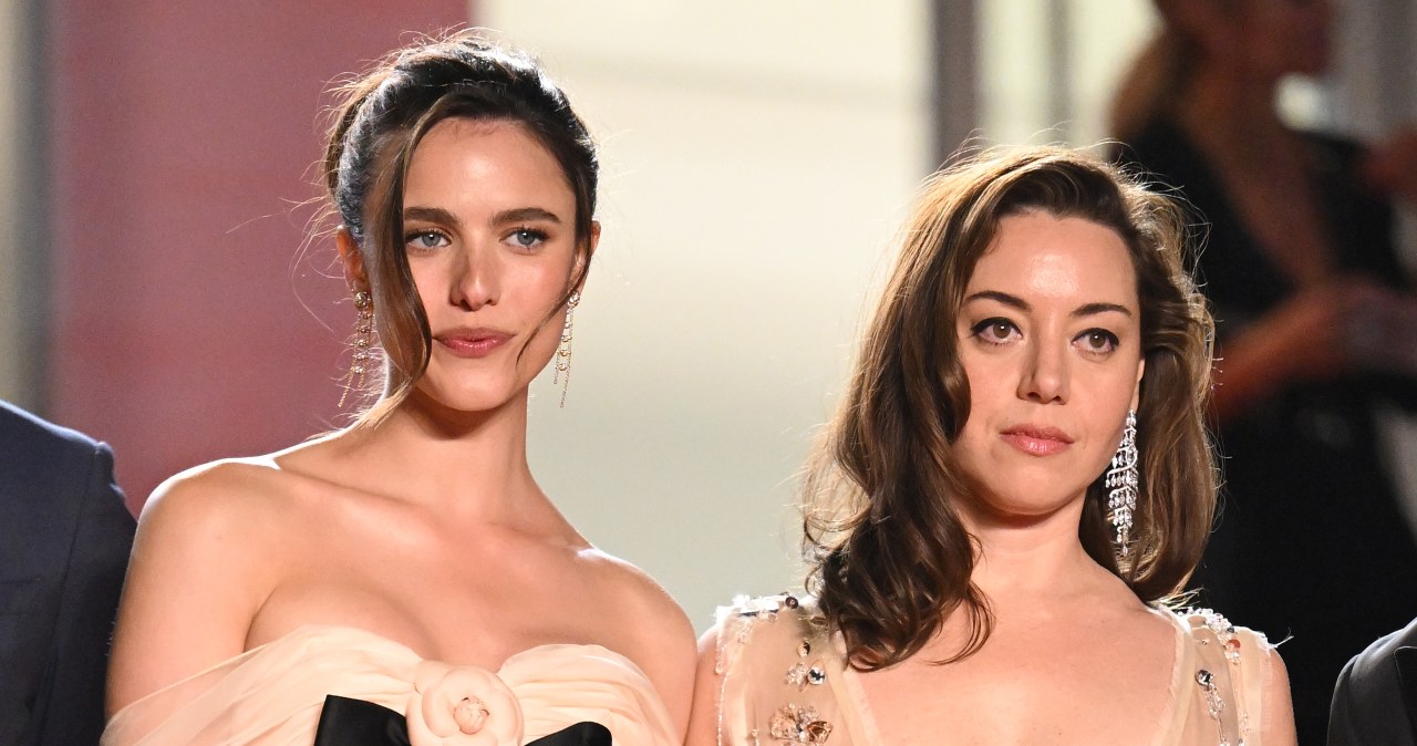Margaret Qualley i Aubrey Plaza podczas festiwalu w Cannes w 2025 roku / Stephane Cardinale - Corbis / Contributor /Getty Images