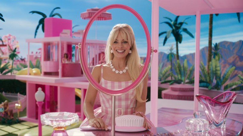Margot Robbie w scenie z filmu "Barbie" /materiały prasowe
