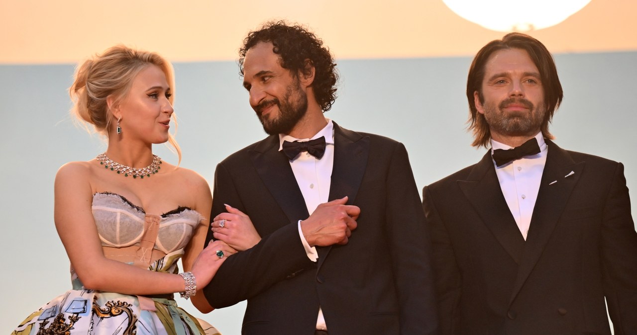 Maria Bakalova, Ali Abbasi i Sebastian Stan przed premiera "The Apprentice" w Cannes /Michael Buckner / Contributor /Getty Images