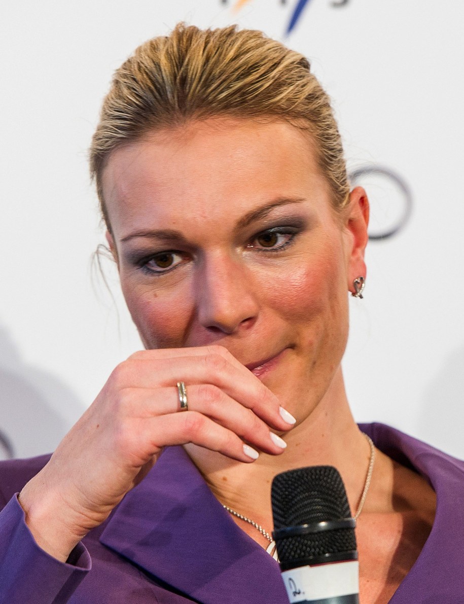 Maria Hoefl-Riesch podczas konferencji prasowej w Monachium /Marc Mueller /PAP/EPA