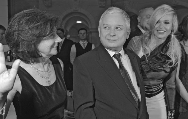 Maria i Lech Kaczyńscy z Dodą na Balu Dziennikarzy, fot. Andras Szilagyi &nbsp; /MWMedia