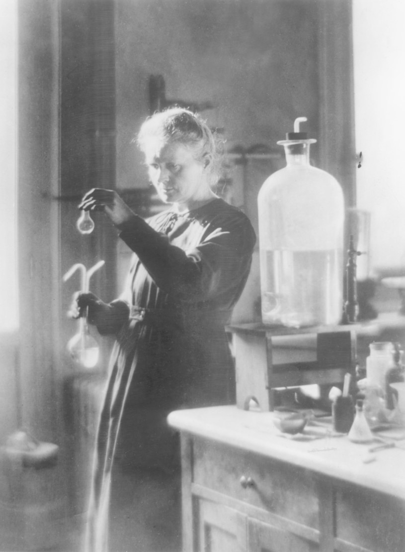 Maria Skłodowska-Curie jako jedyna otrzymała Nagrodę Nobla w dwóch dziedzinach - fizyce i chemii /Hulton Archive /Getty Images