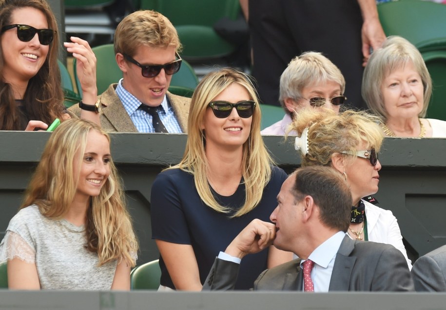 Maria Szaradowa pośrodku zdjęcia /ANDY RAIN /PAP/EPA