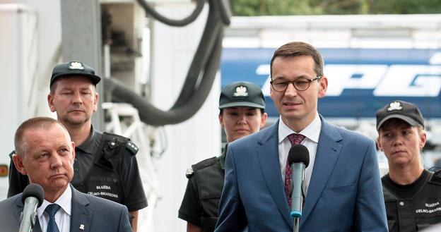 Marian Banaś (L) i Mateusz Morawiecki (2P) /fot. Lech Muszyński /PAP