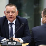 Marian Banaś mówi w Sejmie o wyborach kopertowych, posłowie PiS wychodzą z sali