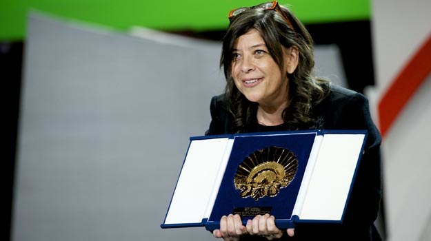 Mariana Rondon prezentuje Złotą Muszlę - główną nagrodę festiwalu w San Sebastian - fot. JN Gimenez /Getty Images/Flash Press Media