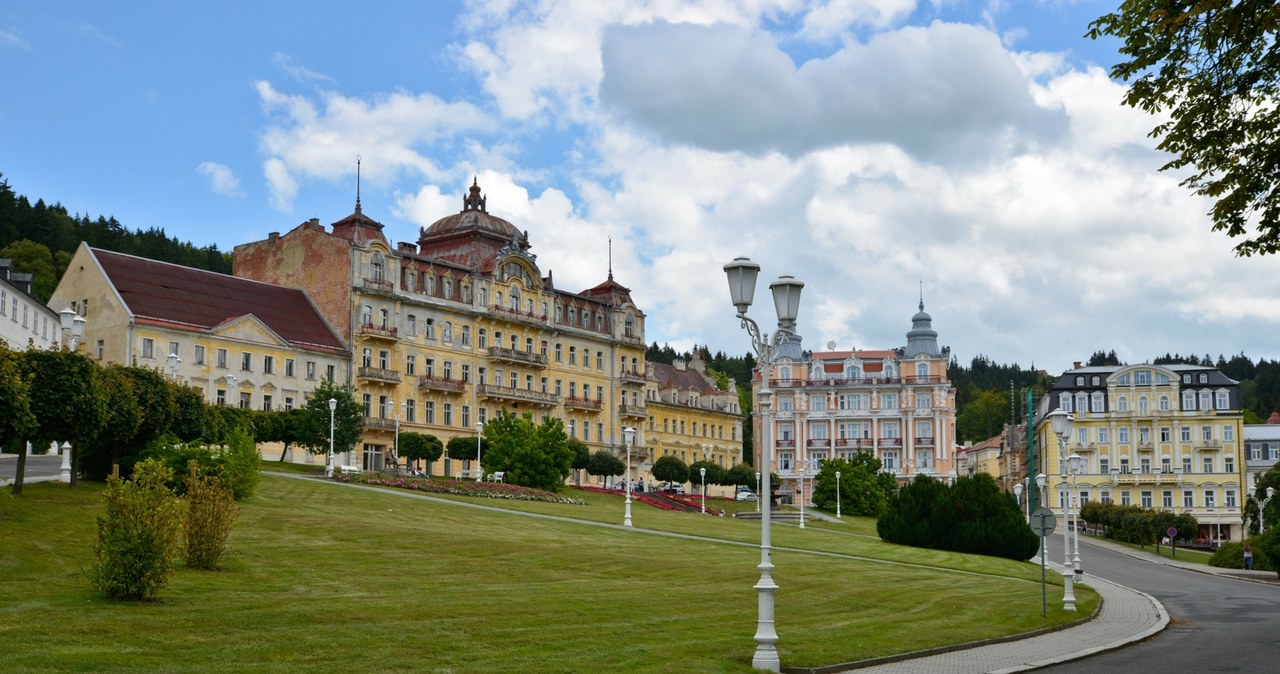 Mariańskie Łaźnie to urokliwe uzdrowisko w Czechach. Z czego słynie? /East News