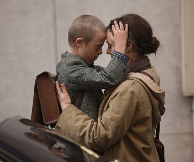 Marin Gerrier i Vanessa Paradis w scenie z filmu "Café de Flore"