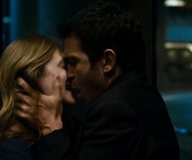 Marin Ireland i Chris Messina w filmie "28 pokoi hotelowych".