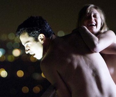 Marin Ireland i Chris Messina w filmie "28 pokoi hotelowych".