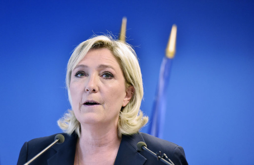 Marine Le Pen: "Minister o dorobku tak straszliwym jak Bernard Cazeneuve, 250 zabitych w ciągu 18 miesięcy, podałby się do dymisji" /AFP