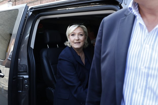 Marine Le Pen w drodze do lokalu wyborczego /THIBAULT VANDERMERSCH /PAP/EPA