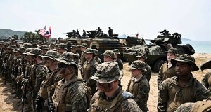 Marines z Okinawy i Delta Force płyną w kierunku Chark. USA chcą bitwy o wszystko