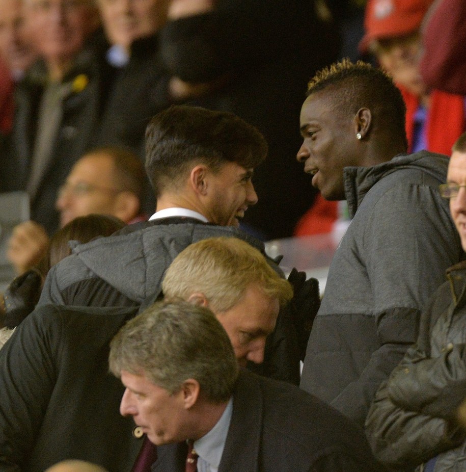 Mario Balotelli (po prawej) /PETER POWELL   /PAP/EPA