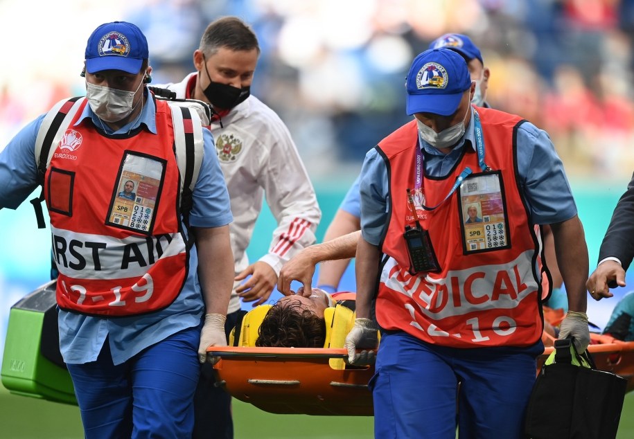Mario Fernandes opuścił boisko na noszach /KIRILL KUDRYAVTSEV / POOL / AFP  /PAP/EPA