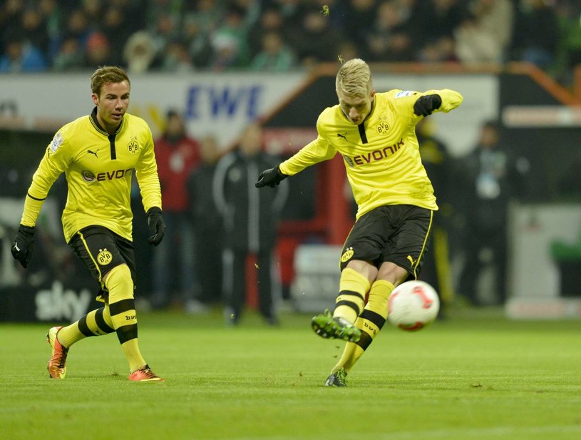 Mario Goetze (z lewej, tu jeszcze w koszulce Borussii) i Marco Reus. Obaj zbierali szlify w akademii klubu z Dortmundu /AFP
