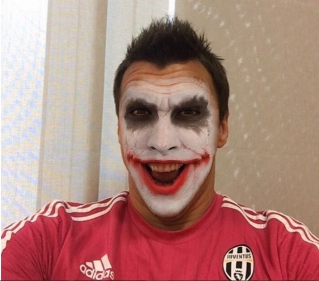 Mario Mandżukić jako Joker. Źródło: Twitter /INTERIA.PL