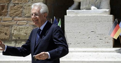 Mario Monti, premier Włoch, dzisiaj w Rzymie /AFP