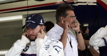 Mario Theissen (w środku) i Nick Heidfeld (z lewej) /AFP