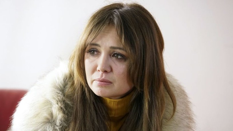 Mariola wypłakuje się z powodu swoich życiowych niepowodzeń /www.barwyszczescia.tvp.pl/