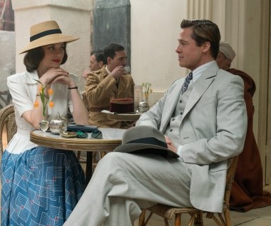 Marion Cotillard i Brad Pitt w scenie z filmu "Sprzymierzeni"