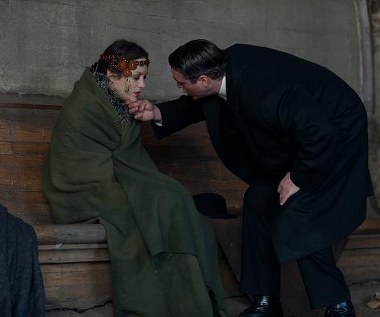 Marion Cotillard i Joaquin Phoenix w scenie z filmu "Imigrantka"