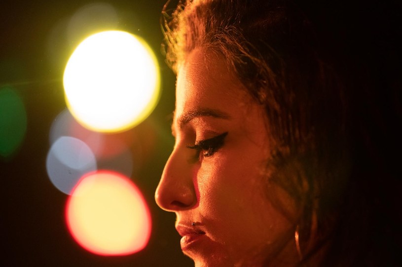 Marisa Abela jako Amy Winehouse w filmie "Back to black" /© materiały dystrybutora /materiały prasowe