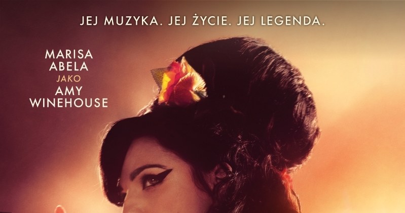 Marisa Abela na plakacie filmu "Back to Black. Historia Amy Winehouse" /materiały prasowe