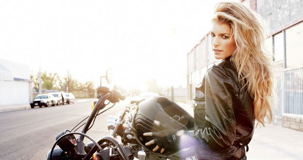 Marisa Miller i motocykl Harley-Davidson /East News