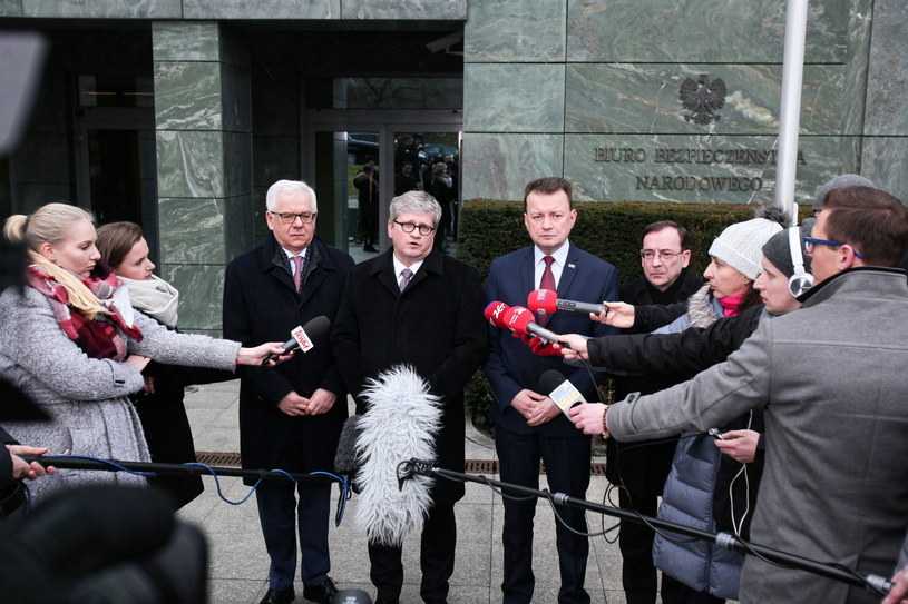 Mariusz Błaszczak, minister spraw wewnętrznych i administracji, koordynator służb specjalnych Mariusz Kamiński, szef Biura Bezpieczeństwa Narodowego Paweł Soloch i minister spraw zagranicznych Jacek Czaputowicz /Mateusz Marek /PAP