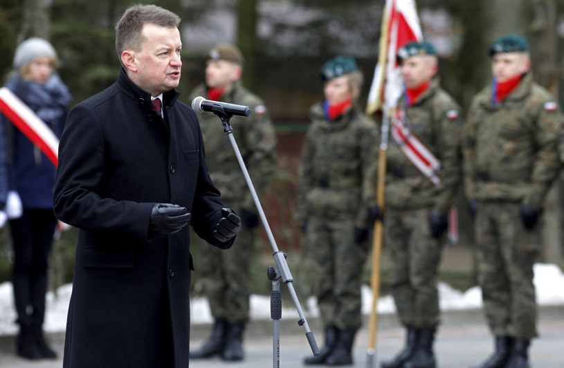 Mariusz Błaszczak podczas przysięgi żołnierzy 1. Podlaskiej Brygady Obrony Terytorialnej /Artur Reszko /PAP