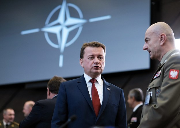 Mariusz Błaszczak podczas spotkania ministrów NATO /OLIVIER HOSLET /PAP