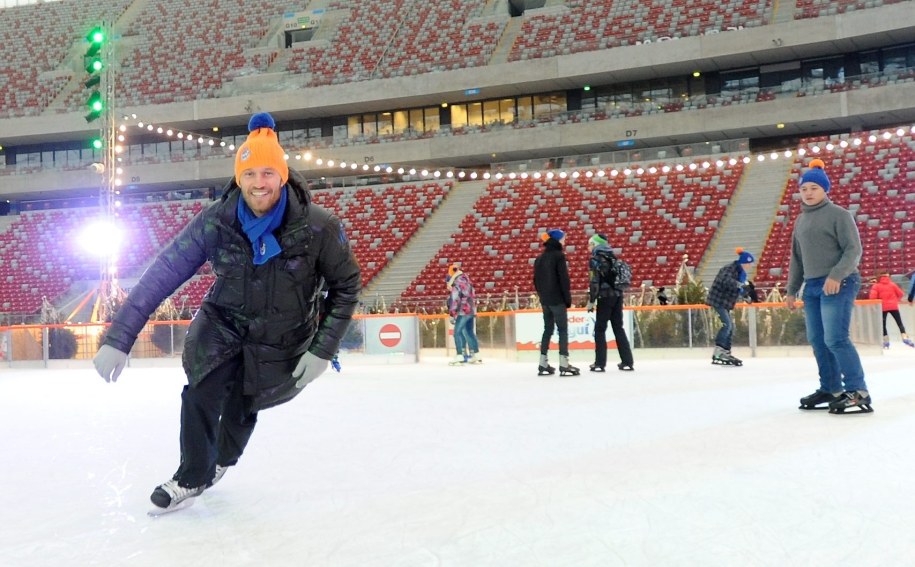 Mariusz Czerkawski wspomoże swymi umiejętnościami zarówno Artystów, jak i Sportowców. Na zdjęciu: Czerkawski w czasie imprezy "Wielki WF na Zimowym Narodowym", zorganizowanej w ramach akcji "Stop Zwolnieniom z WF-u" /Bartłomiej Zborowski /PAP