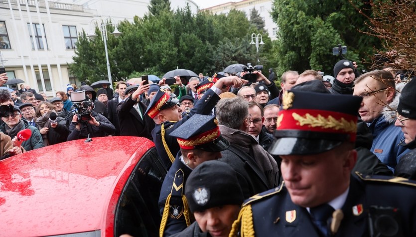 Mariusz Kamiński i Maciej Wąsik przed Sejmem 